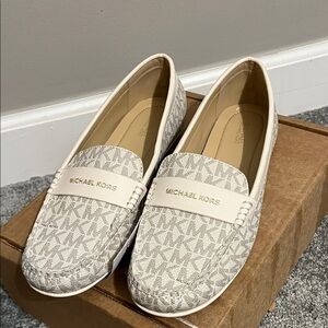 Michael Kors Signature Pattern Cream Loafers 8.5